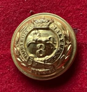 8th Foot, The King's Regiment  A Victorian officer's gilt button 25mm.